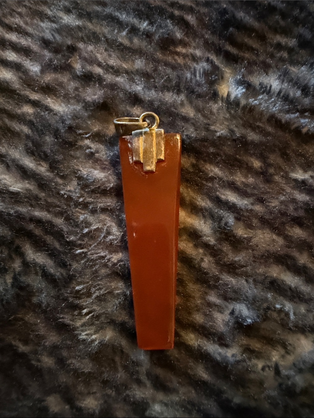 Achamana Pendentif Silex, an elongated geometric pendant, carnelian stone.